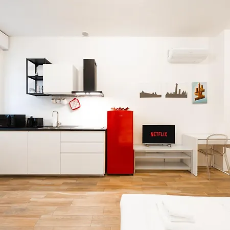 Iside Elegant In The Heart Of * Bolonia