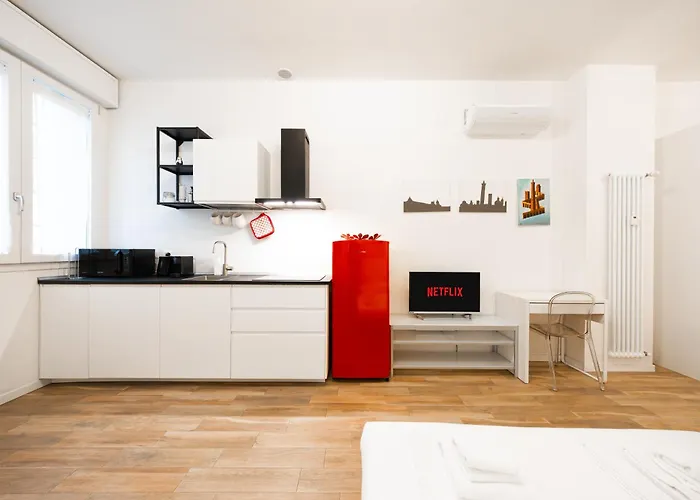 Iside Elegant In The Heart Of * Bologne