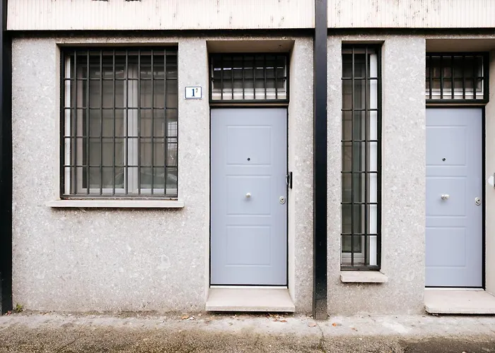 Iside Elegant In The Heart Of * Bologne